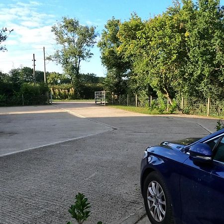 Two Birds Weekly Stay Malmesbury Bagian luar foto