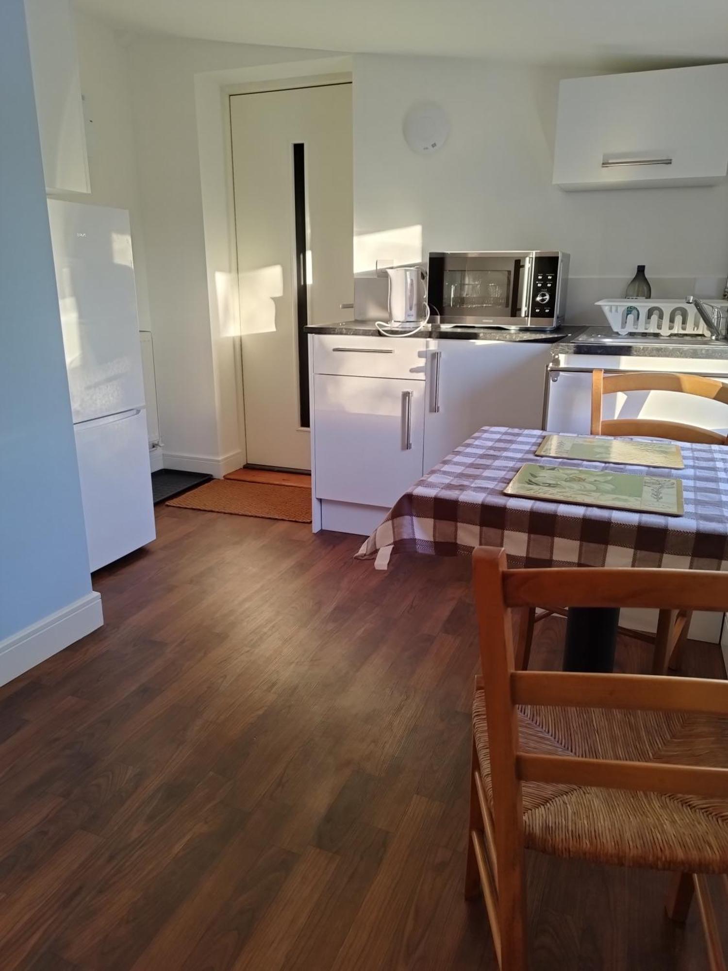 Two Birds Weekly Stay Malmesbury Bagian luar foto
