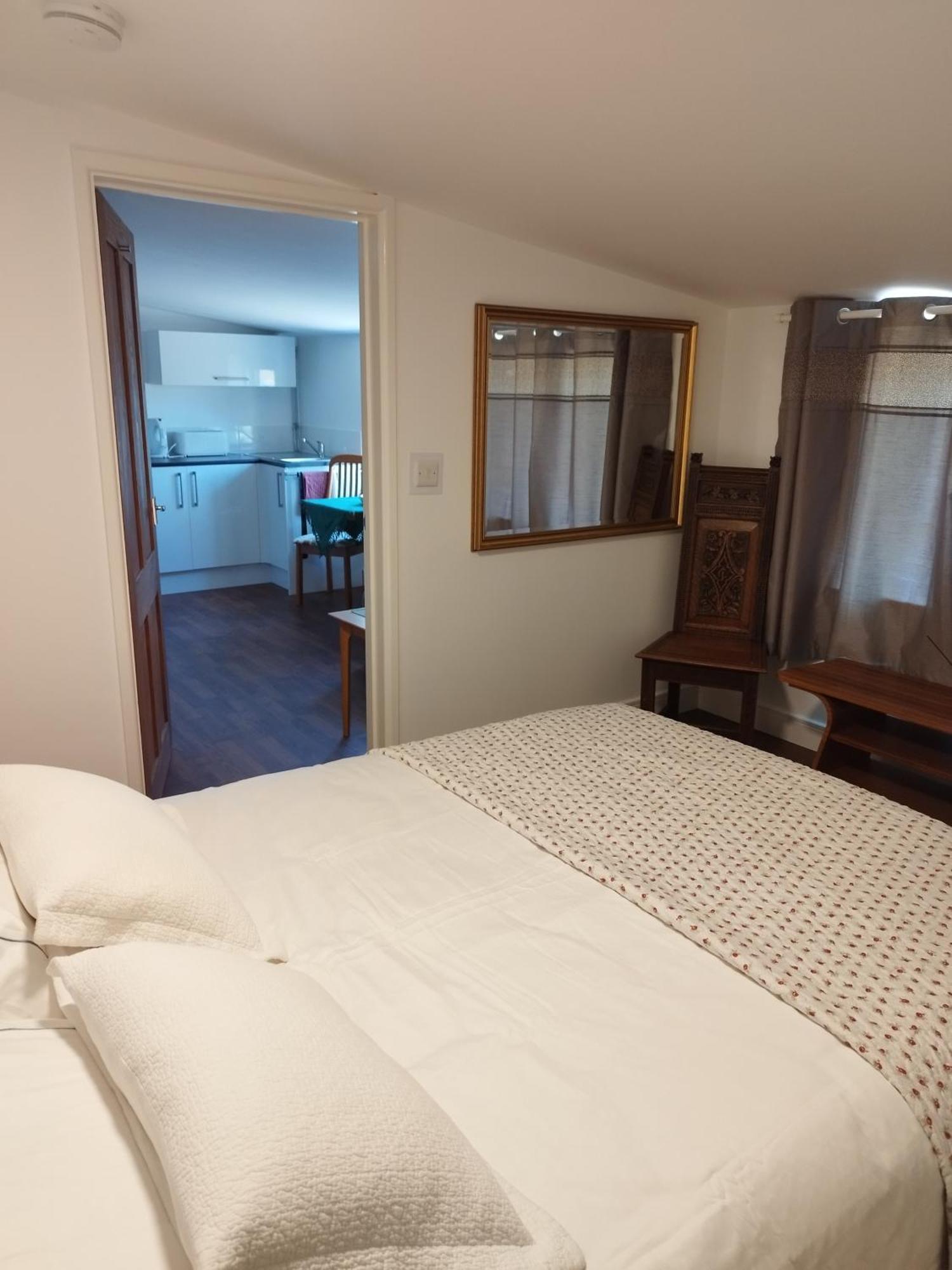 Two Birds Weekly Stay Malmesbury Bagian luar foto
