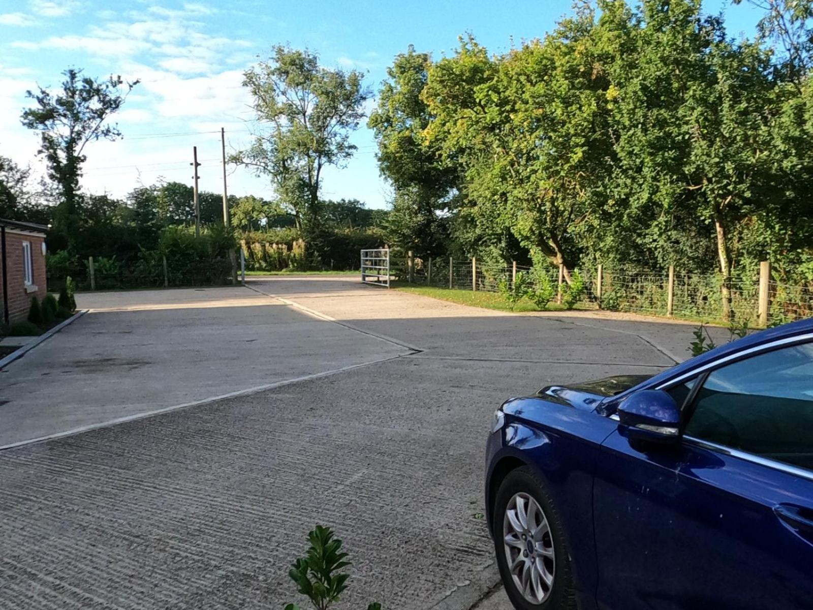 Two Birds Weekly Stay Malmesbury Bagian luar foto